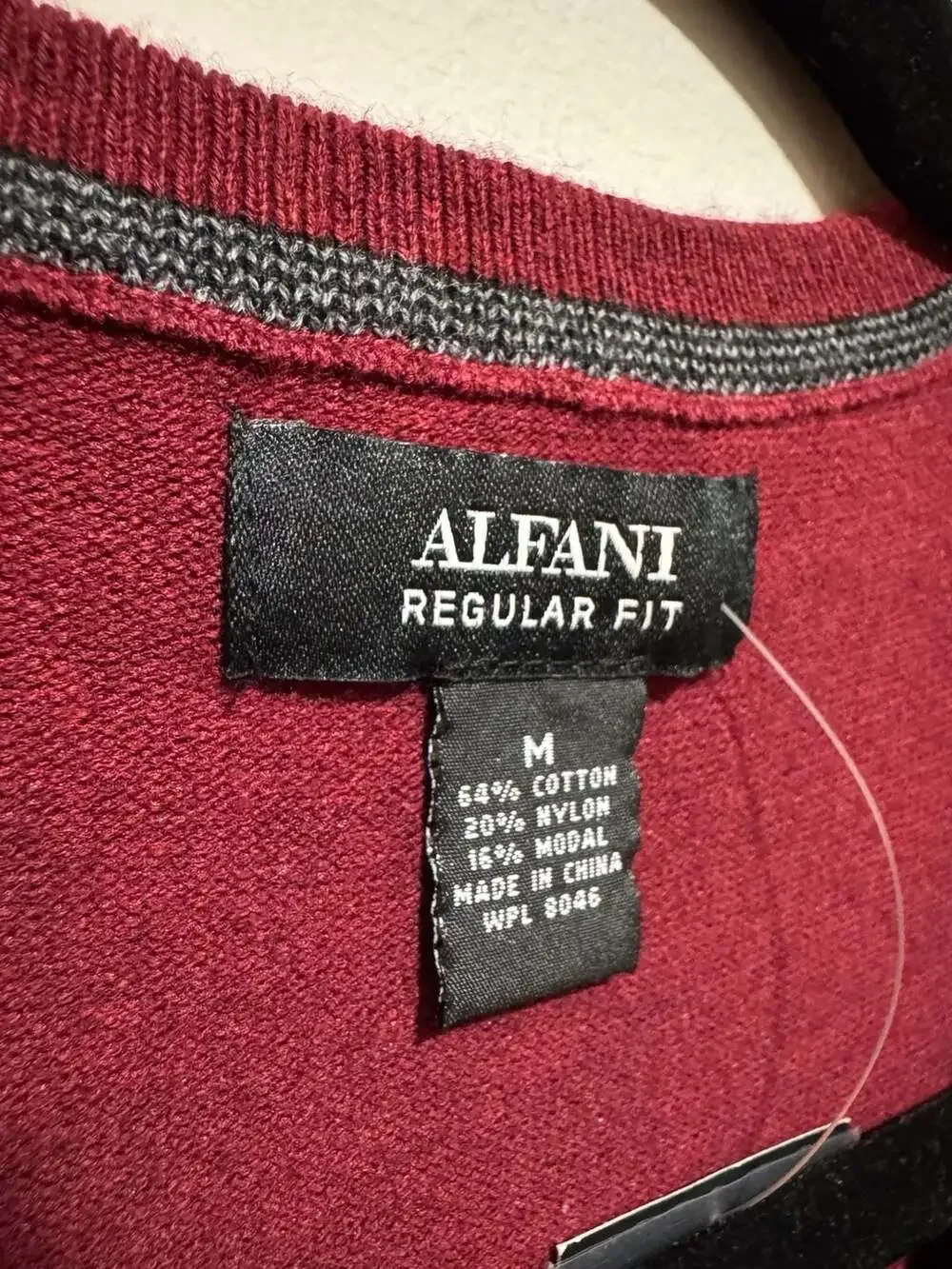 Alfani Mens Regular Fit V-Neck Sweater Red Velvet Htr Medium